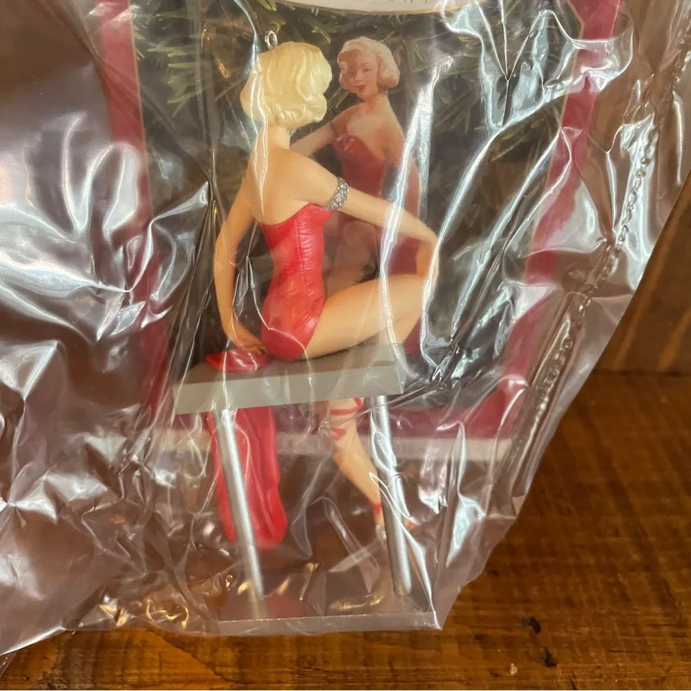 VTG Hallmark 1999 Marilyn Monroe Christmas Ornament Keepsake STILL SEALED IN BAG